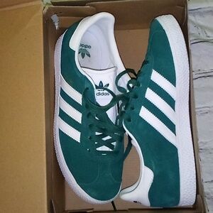 Emerald green Adidas Gazelle (Grade school)